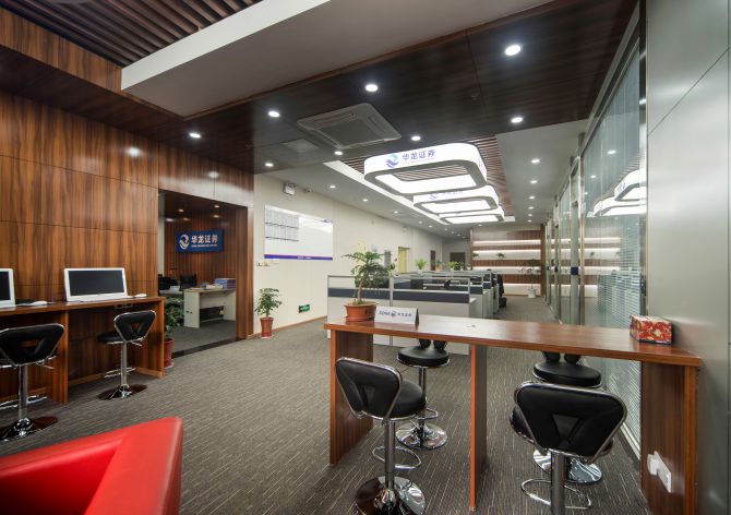 裝修解析：辦公室裝修的細節問題：天、地、隔(圖1)