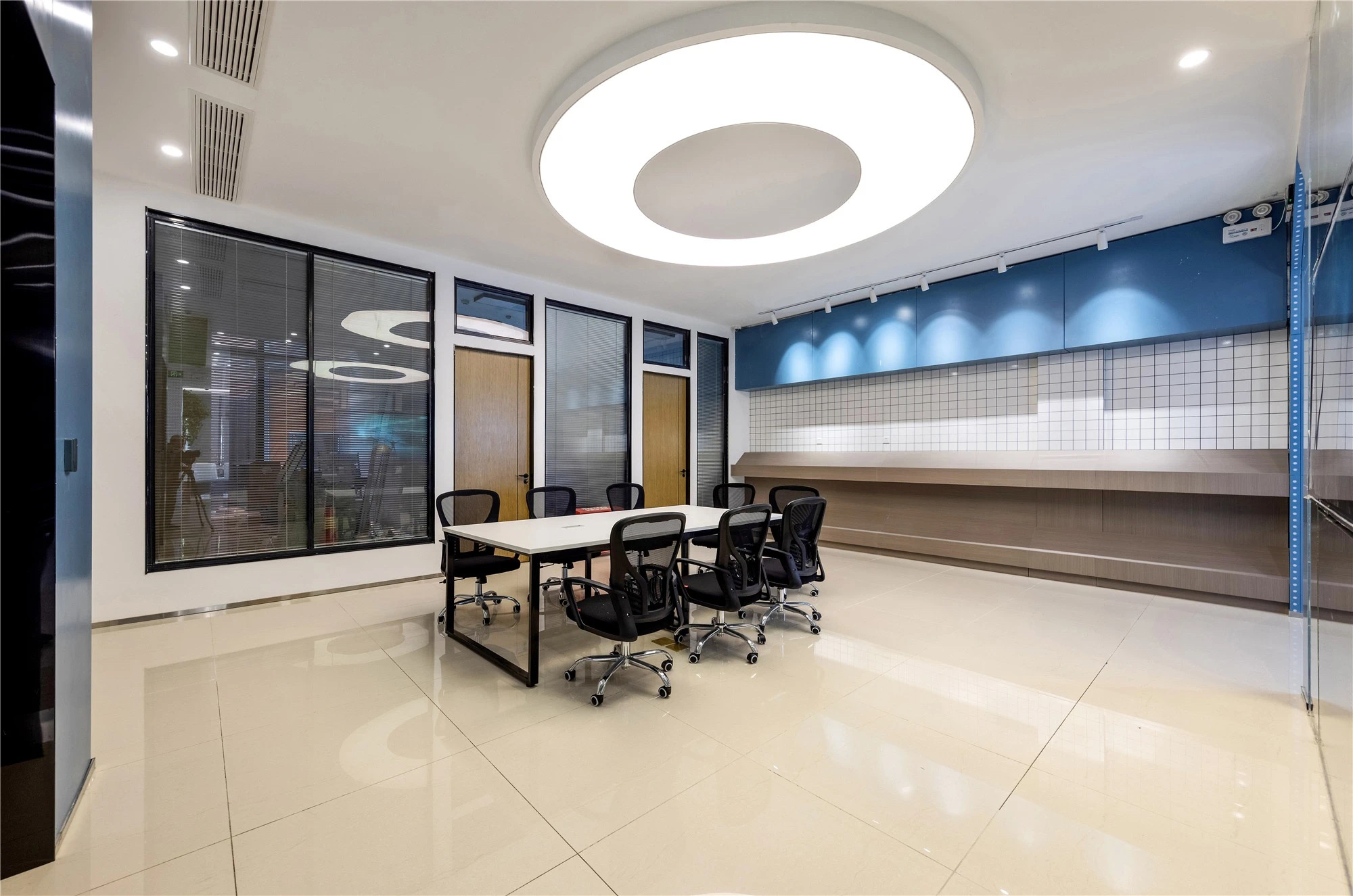 【案例賞析】武漢市車都天然氣營(yíng)業(yè)廳完工實(shí)景展示，開放多元，活力共享！(圖3)