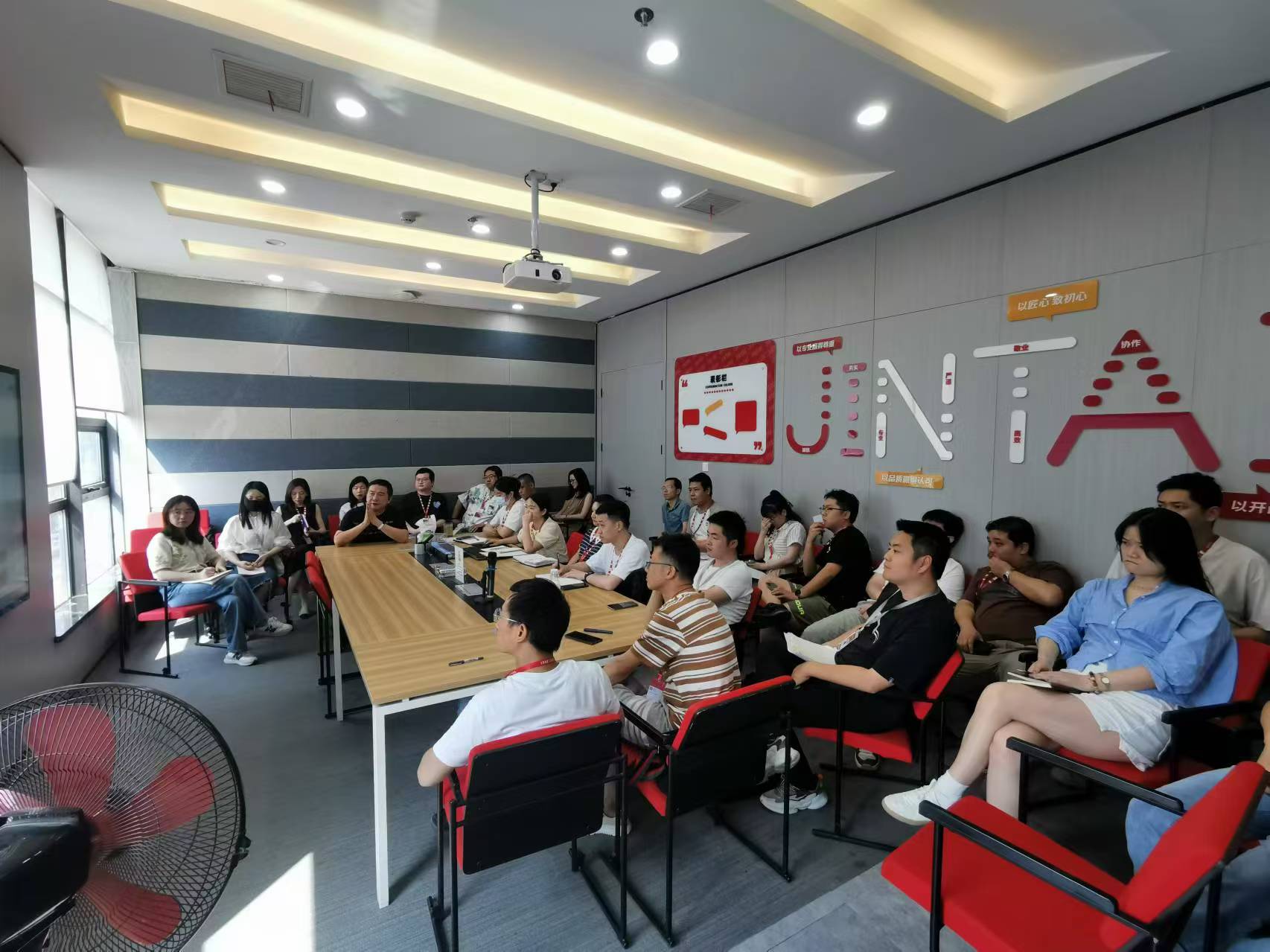 工程資料培訓:打造更專業高效的公裝團隊(圖2) 工程資料培訓:打造更專業高效的公裝團隊(圖2)