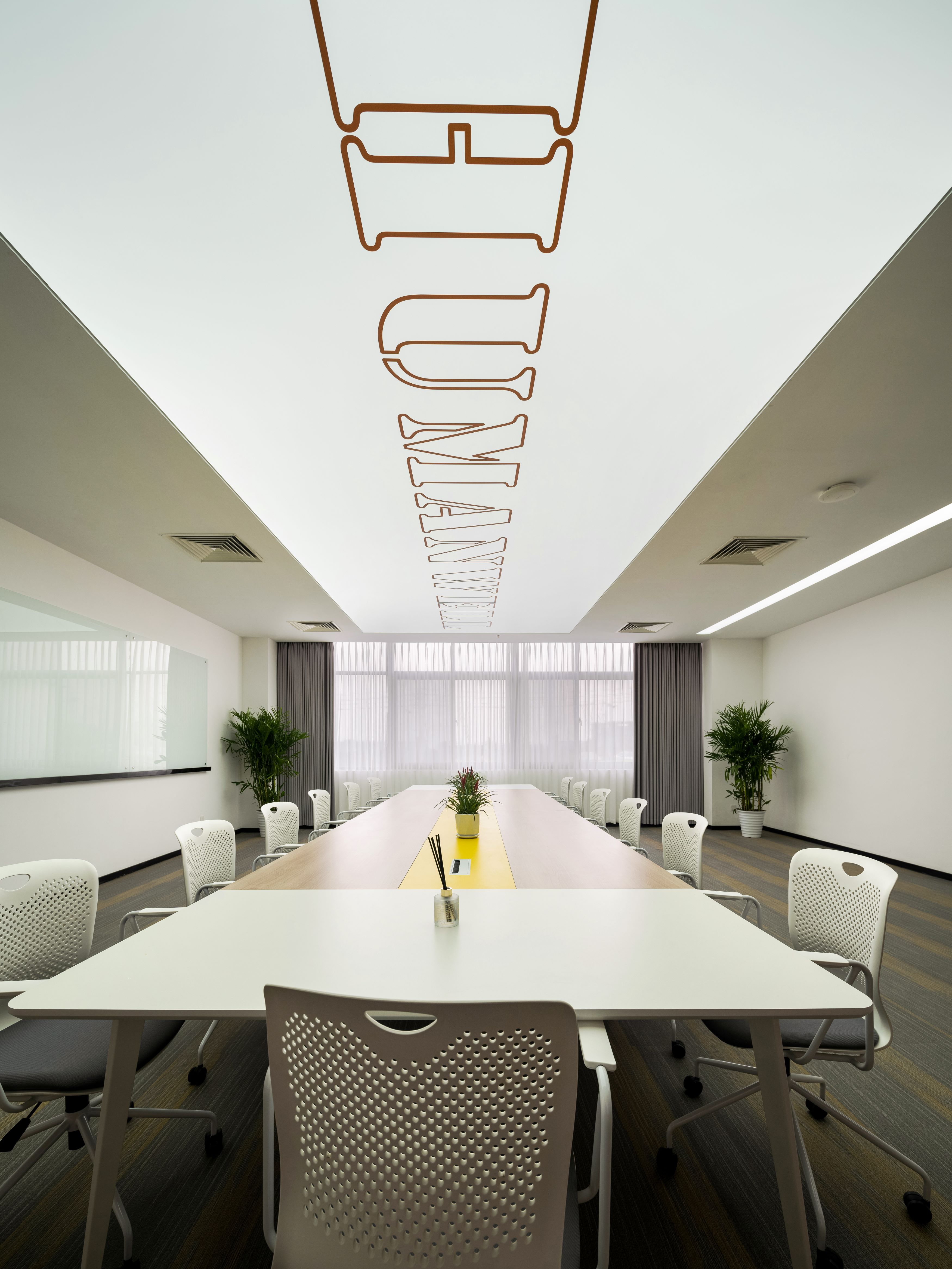 【完工案例】人福醫(yī)藥黃岡總部辦公室裝修完工!(圖5) 【完工案例】人福醫(yī)藥黃岡總部辦公室裝修完工!(圖5)