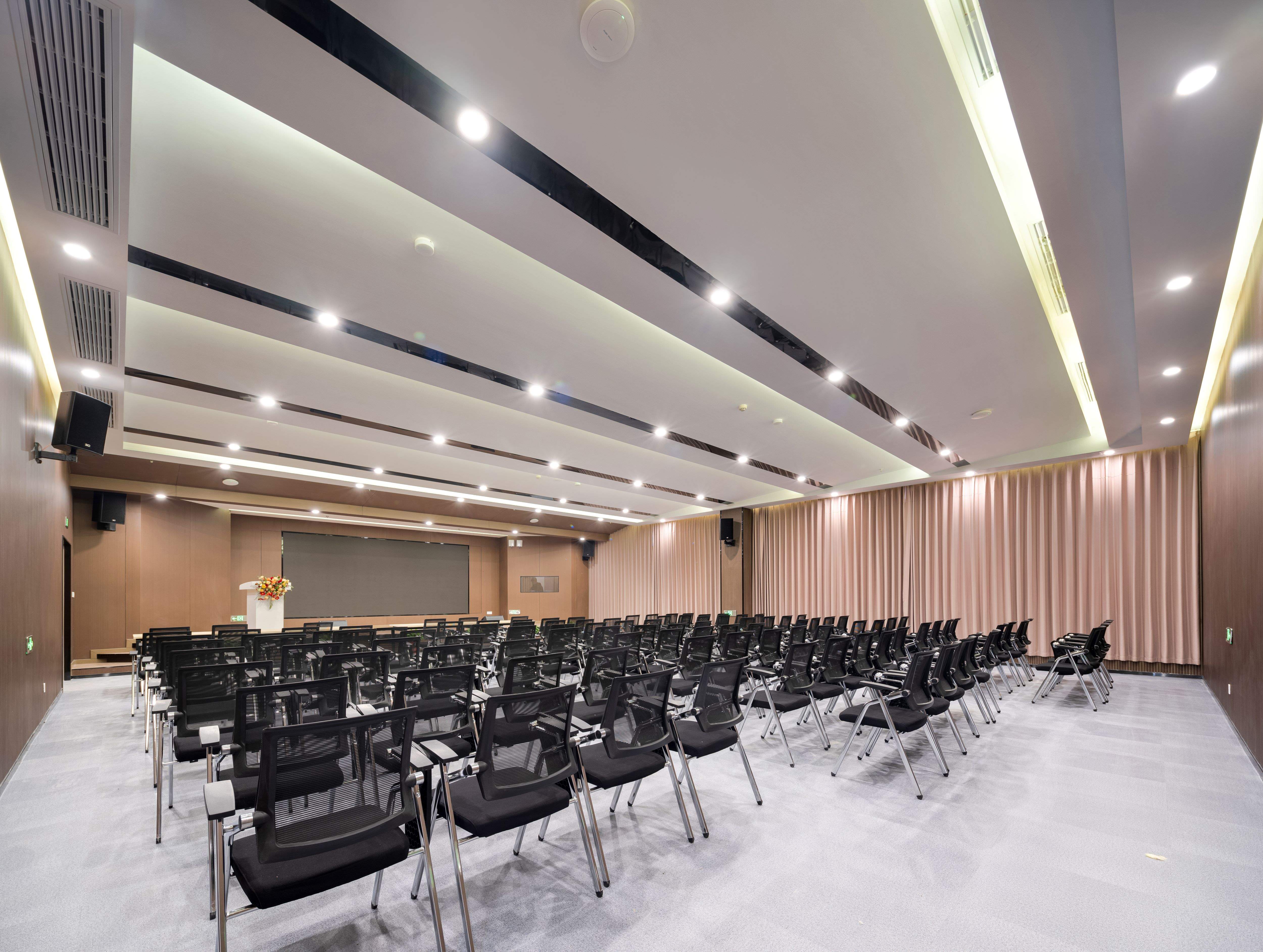 【完工案例】人福醫(yī)藥黃岡總部辦公室裝修完工!(圖8) 【完工案例】人福醫(yī)藥黃岡總部辦公室裝修完工!(圖8)