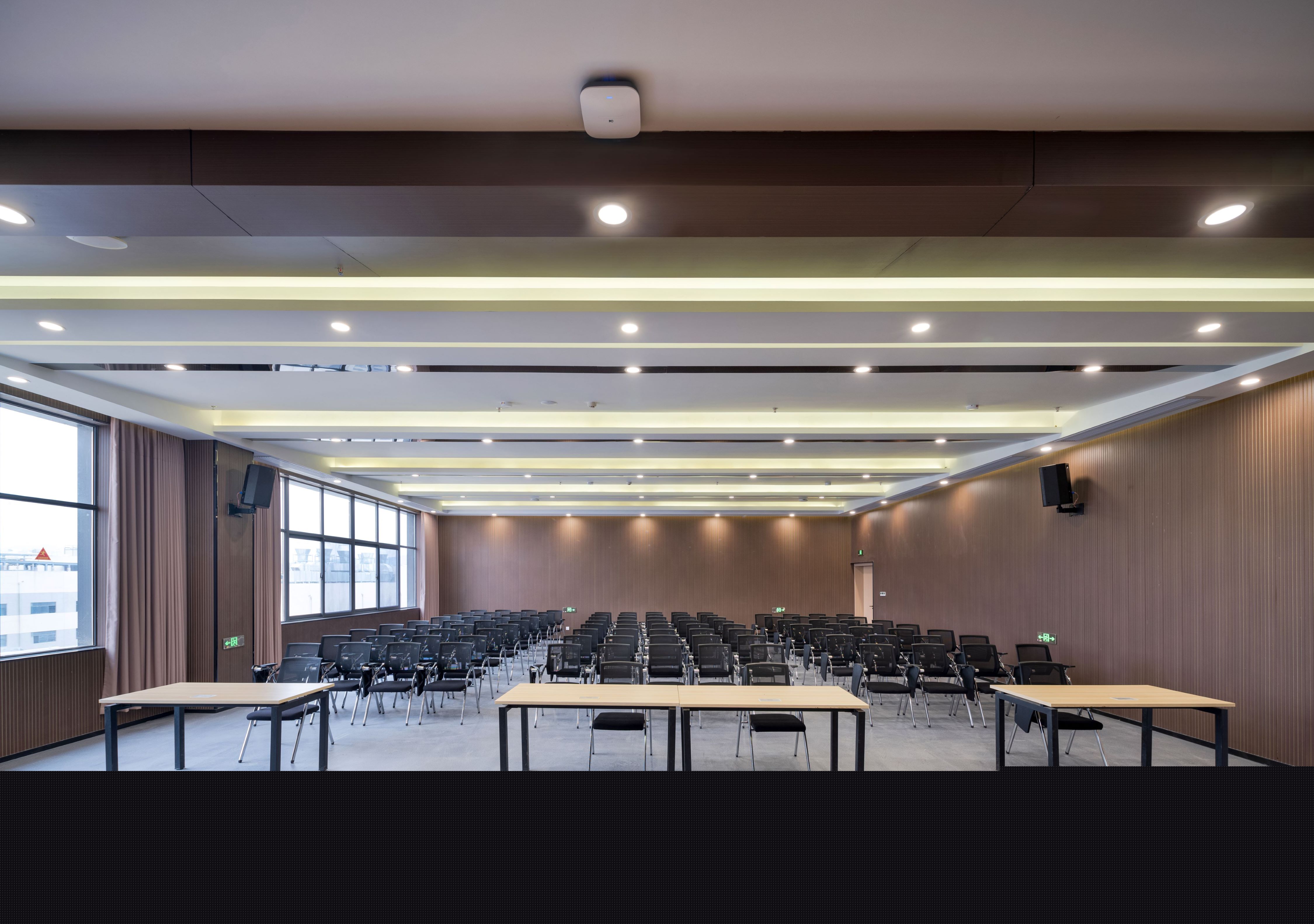 【完工案例】人福醫(yī)藥黃岡總部辦公室裝修完工!(圖9) 【完工案例】人福醫(yī)藥黃岡總部辦公室裝修完工!(圖9)