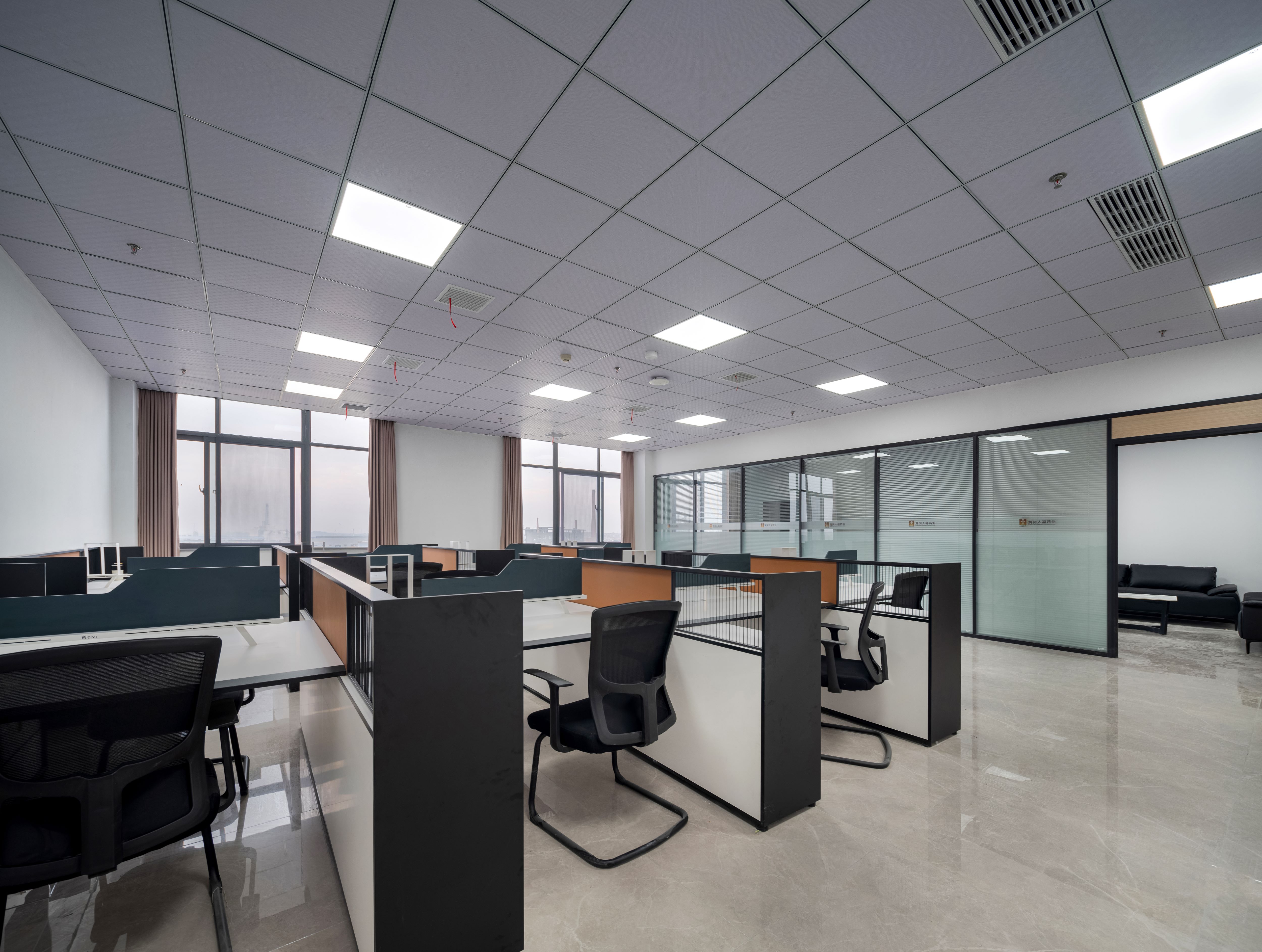 【完工案例】人福醫(yī)藥黃岡總部辦公室裝修完工!(圖10) 【完工案例】人福醫(yī)藥黃岡總部辦公室裝修完工!(圖10)