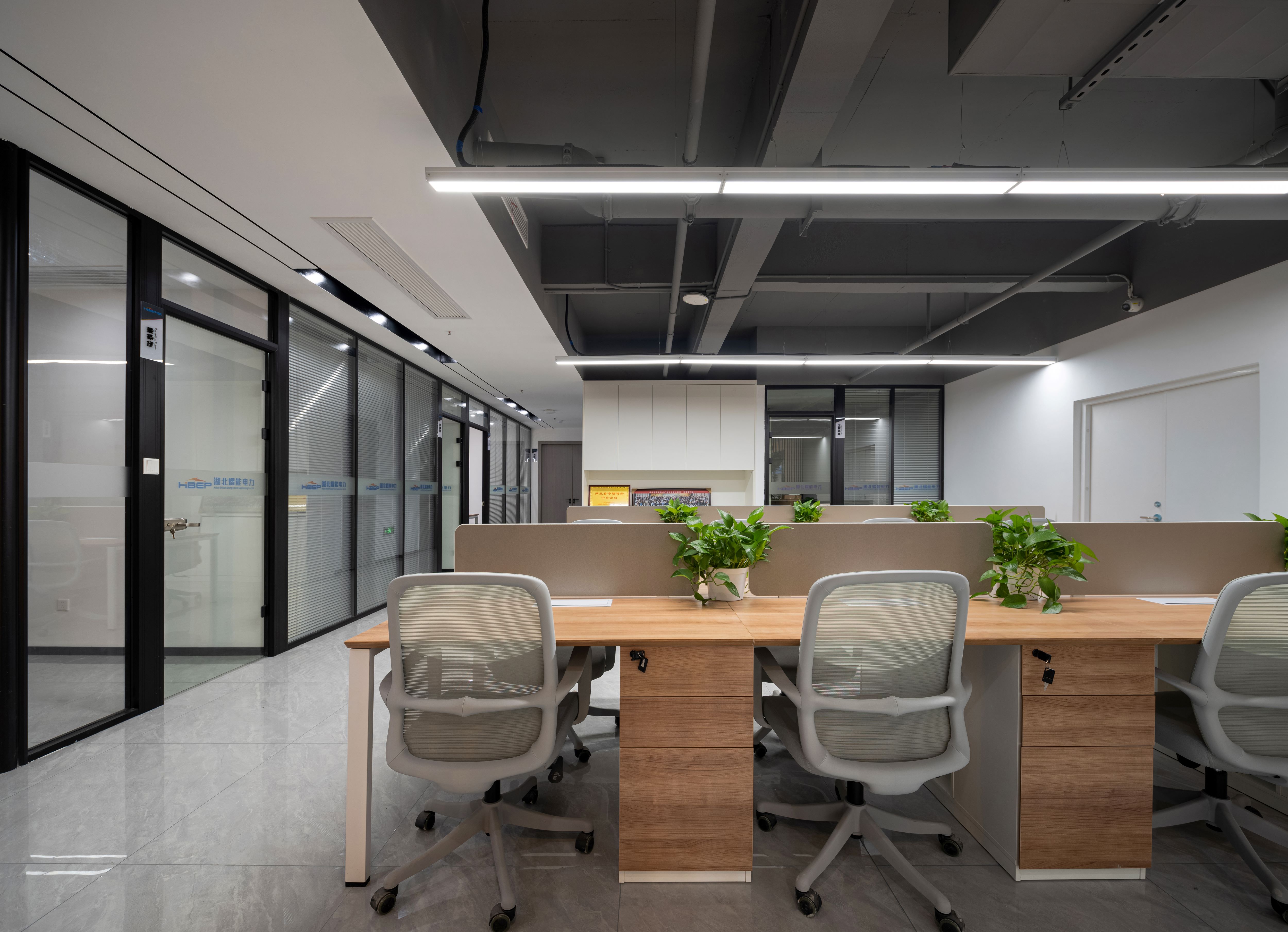 簡約大氣極簡辦公室怎么裝?快看這里(圖5) 29.jpg