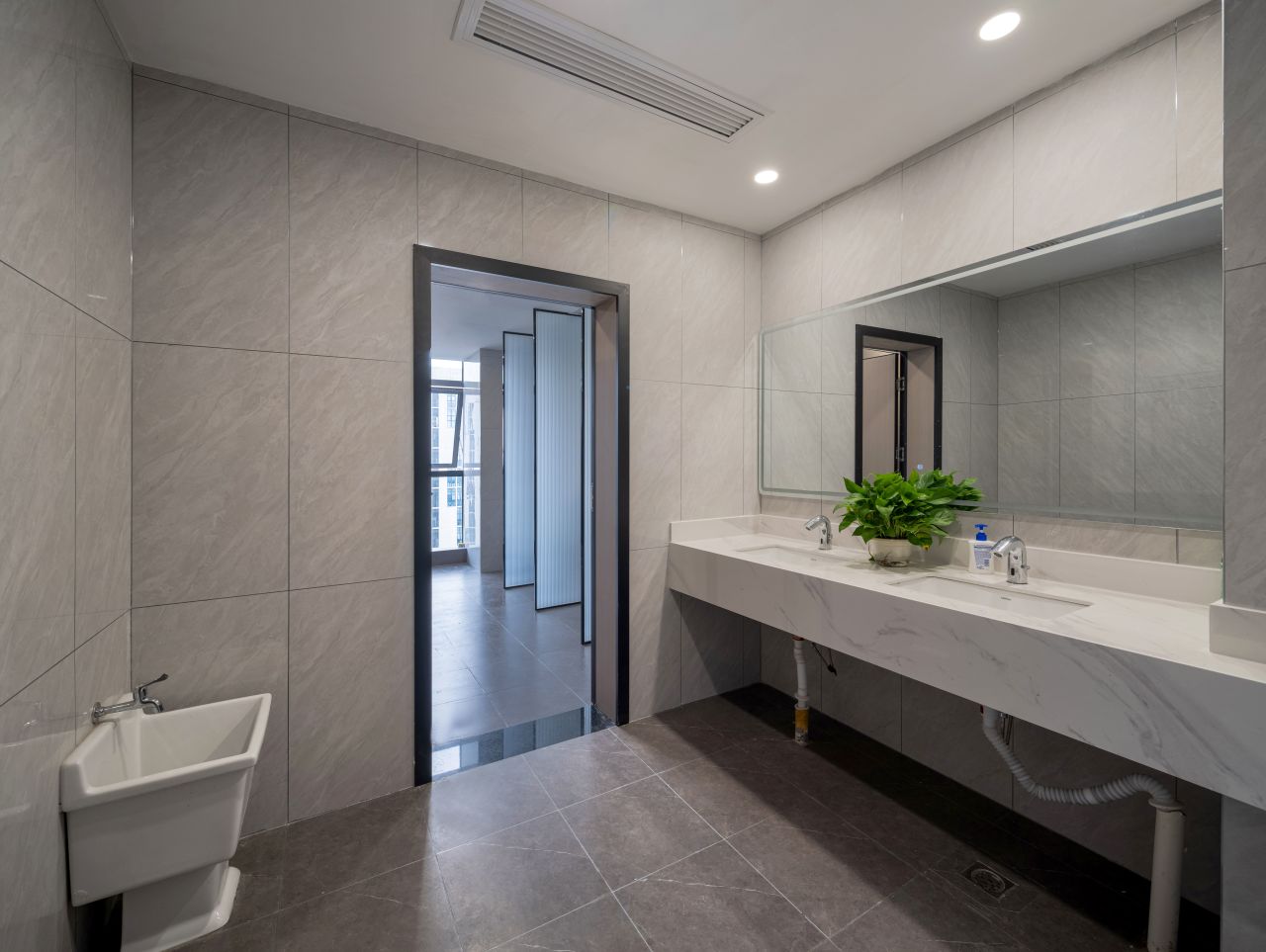 【完工案例】三相電力8000+㎡辦公室裝修項(xiàng)目圓滿交付并投入使用(圖43) 【完工案例】三相電力8000+㎡辦公室裝修項(xiàng)目圓滿交付并投入使用(圖43)